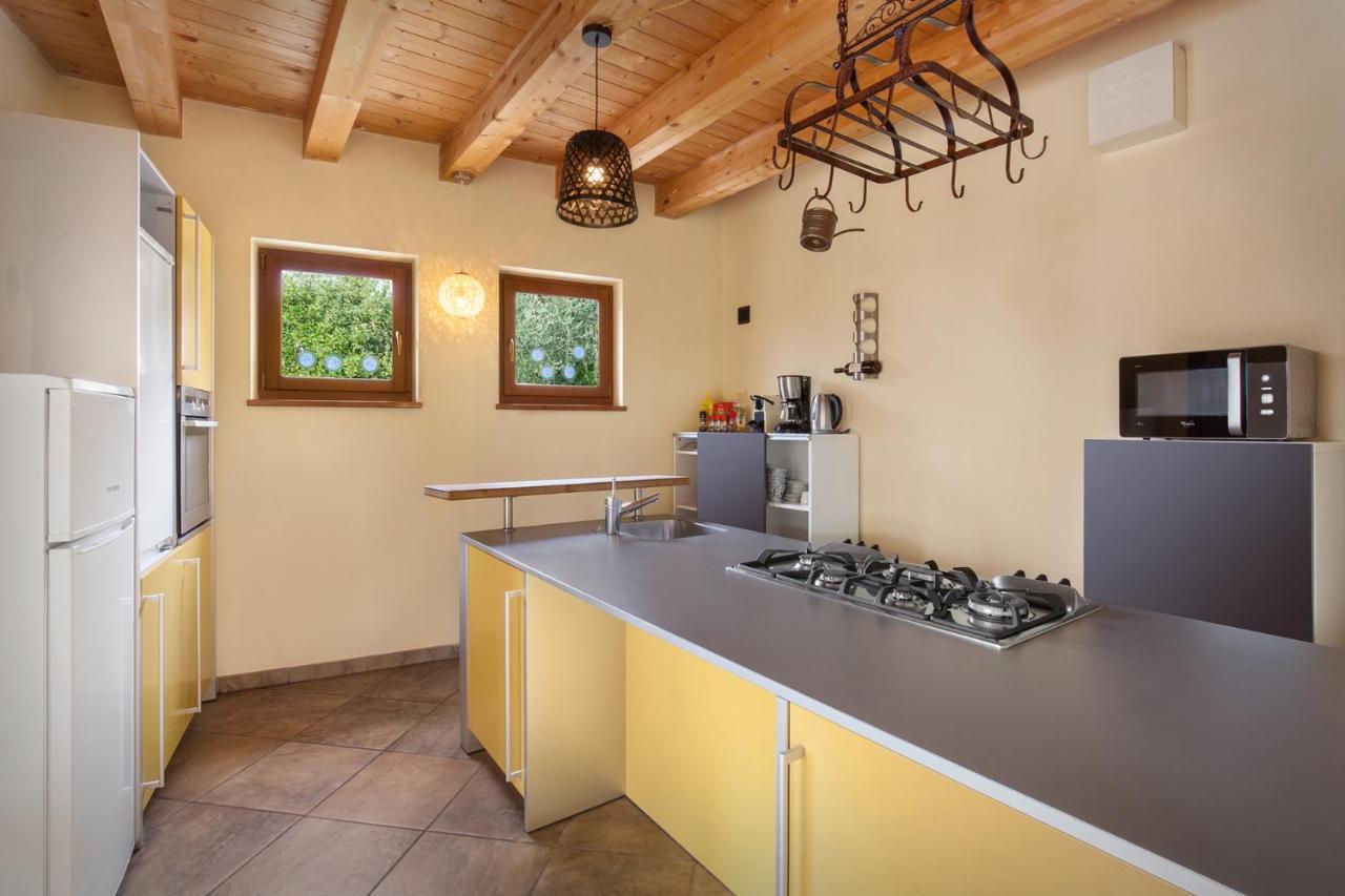 Villa Cipressi-Piscina-Whirpool-Sana Malcesine Esterno foto