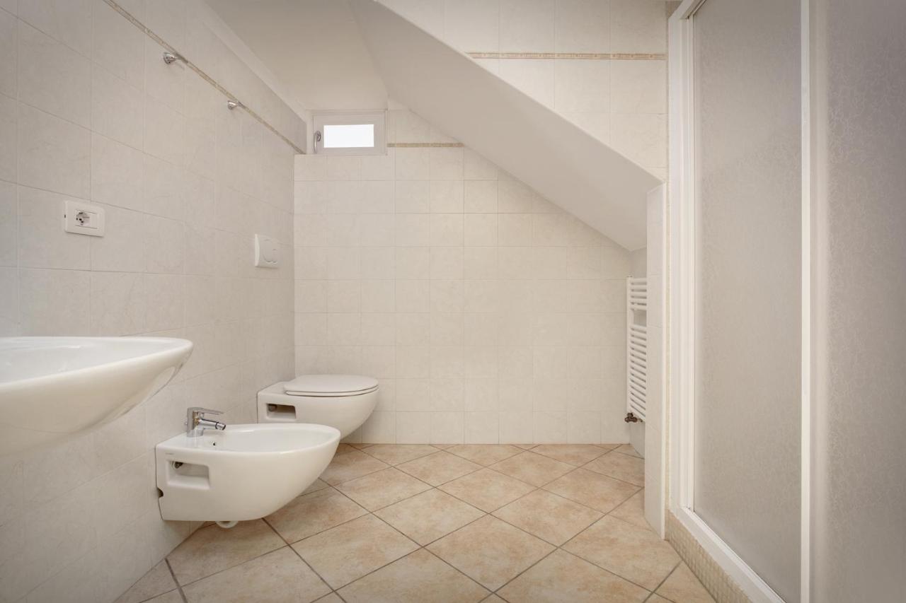 Villa Cipressi-Piscina-Whirpool-Sana Malcesine Esterno foto