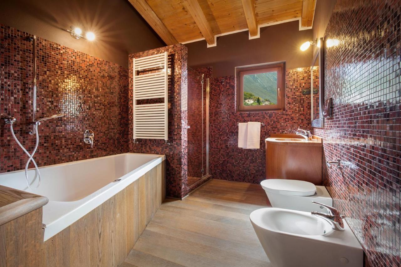 Villa Cipressi-Piscina-Whirpool-Sana Malcesine Esterno foto