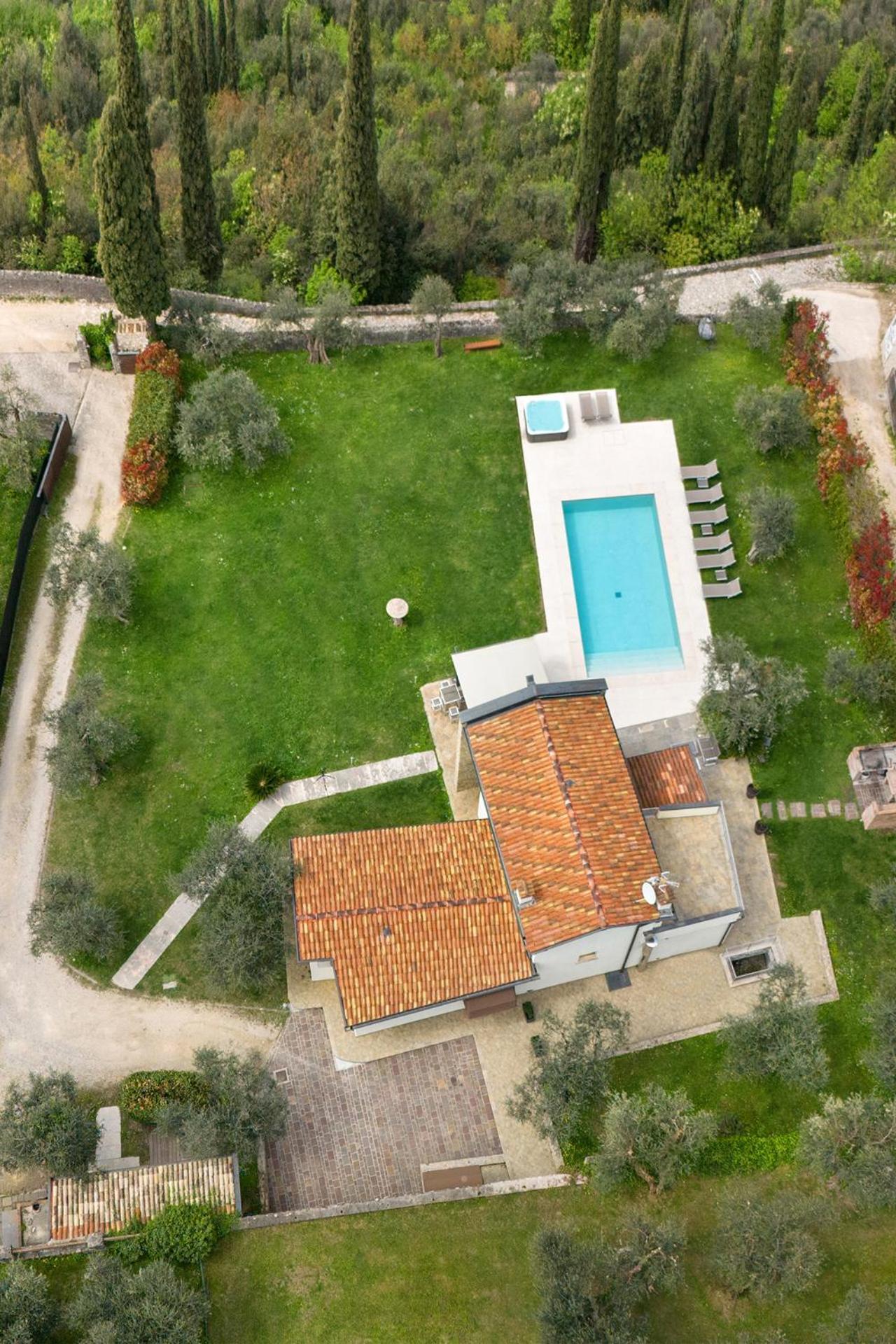 Villa Cipressi-Piscina-Whirpool-Sana Malcesine Esterno foto