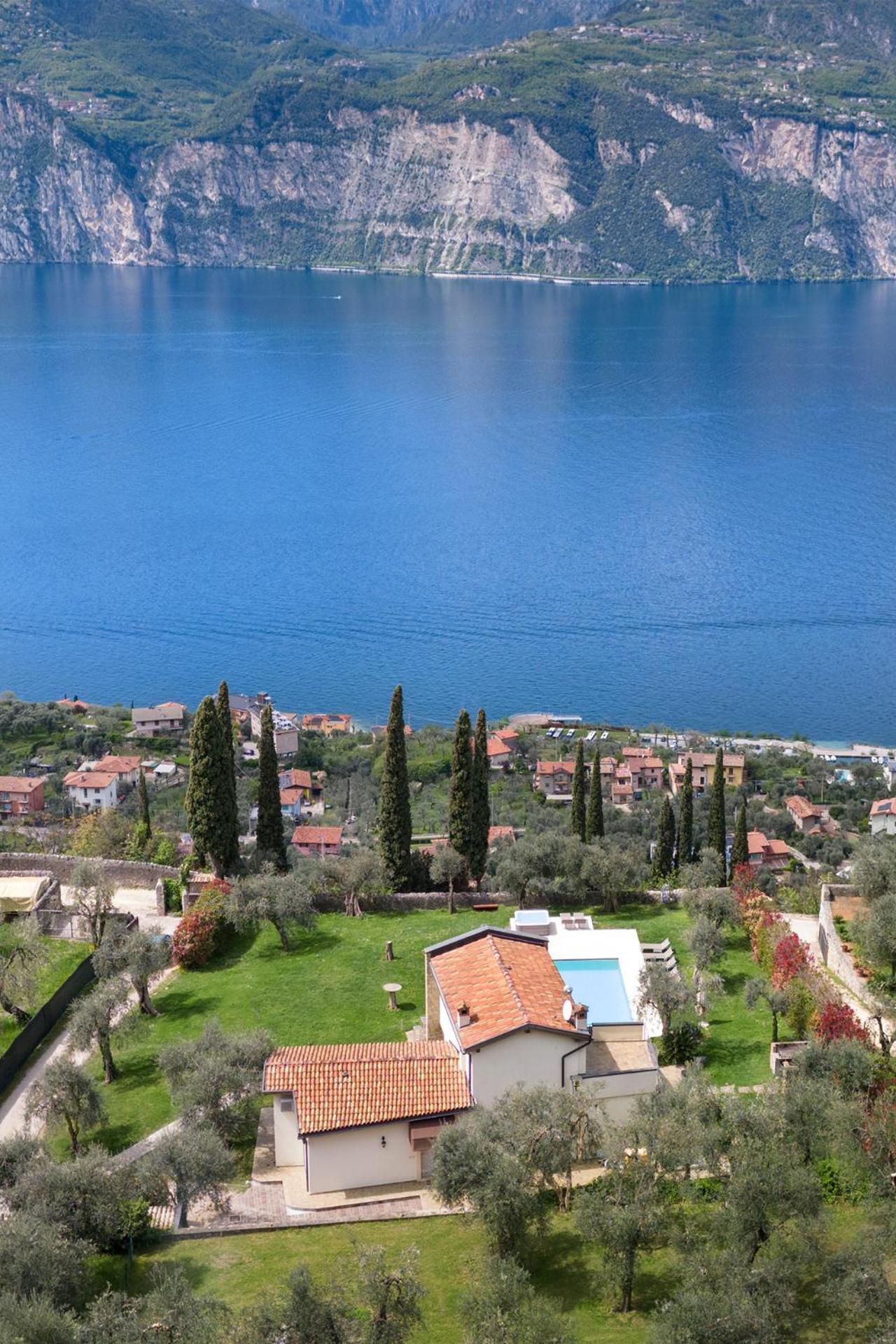 Villa Cipressi-Piscina-Whirpool-Sana Malcesine Esterno foto