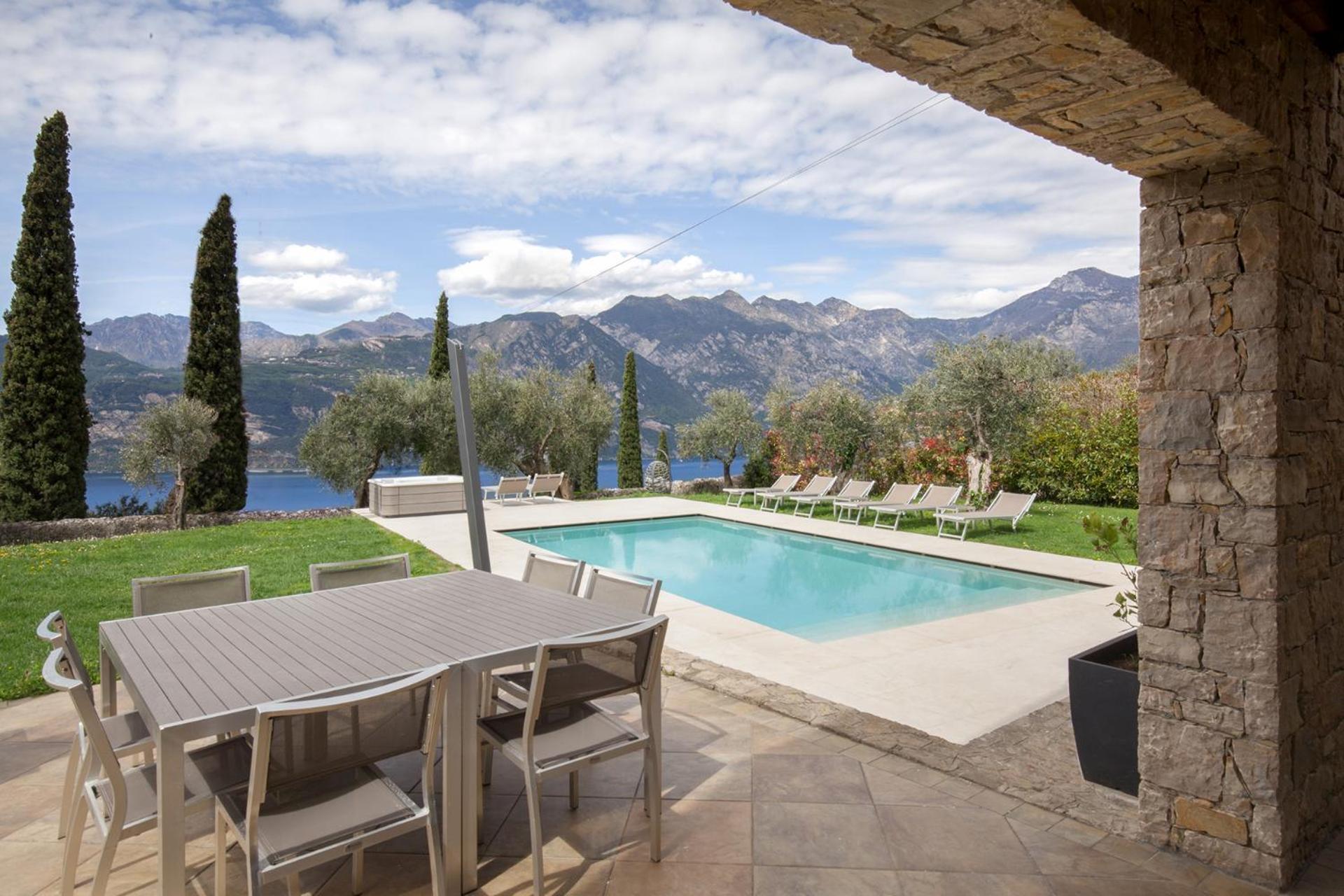 Villa Cipressi-Piscina-Whirpool-Sana Malcesine Esterno foto