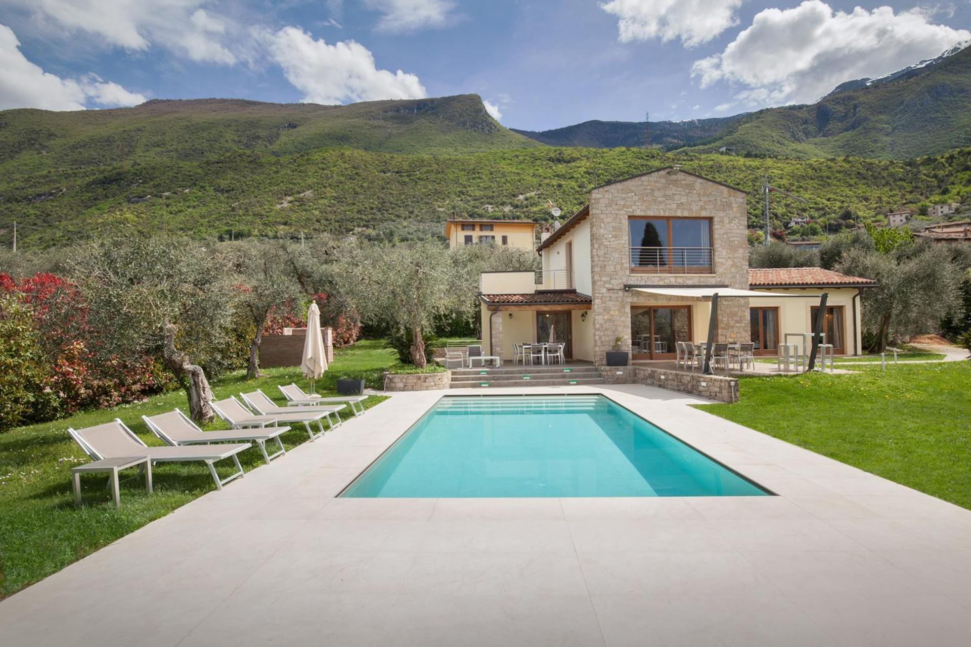 Villa Cipressi-Piscina-Whirpool-Sana Malcesine Esterno foto