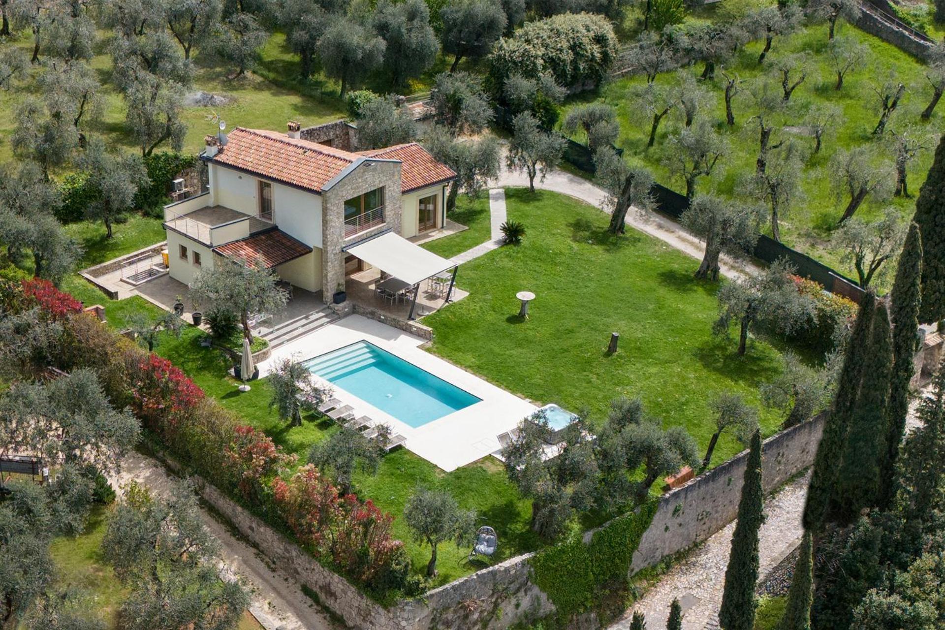 Villa Cipressi-Piscina-Whirpool-Sana Malcesine Esterno foto