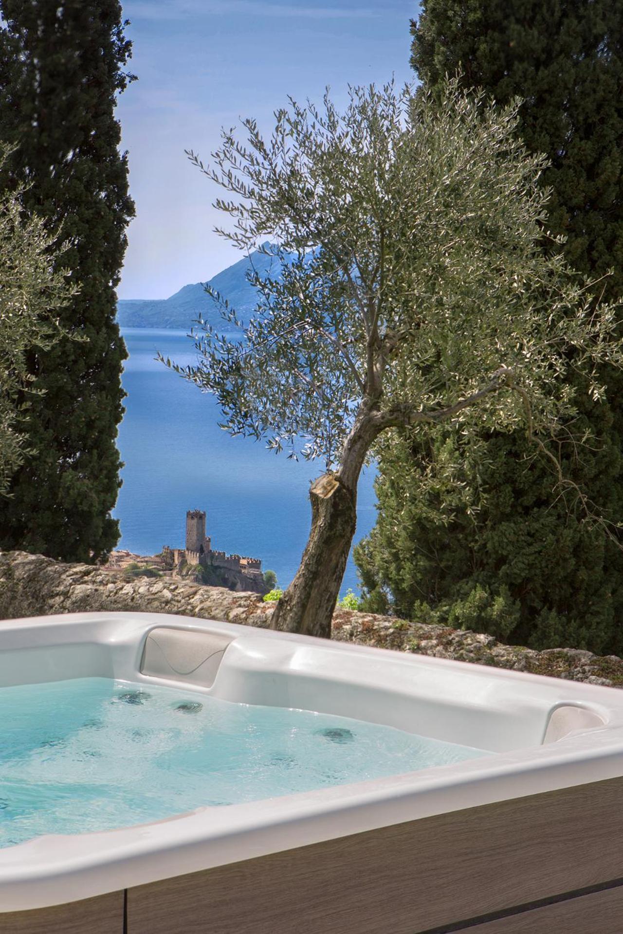 Villa Cipressi-Piscina-Whirpool-Sana Malcesine Esterno foto