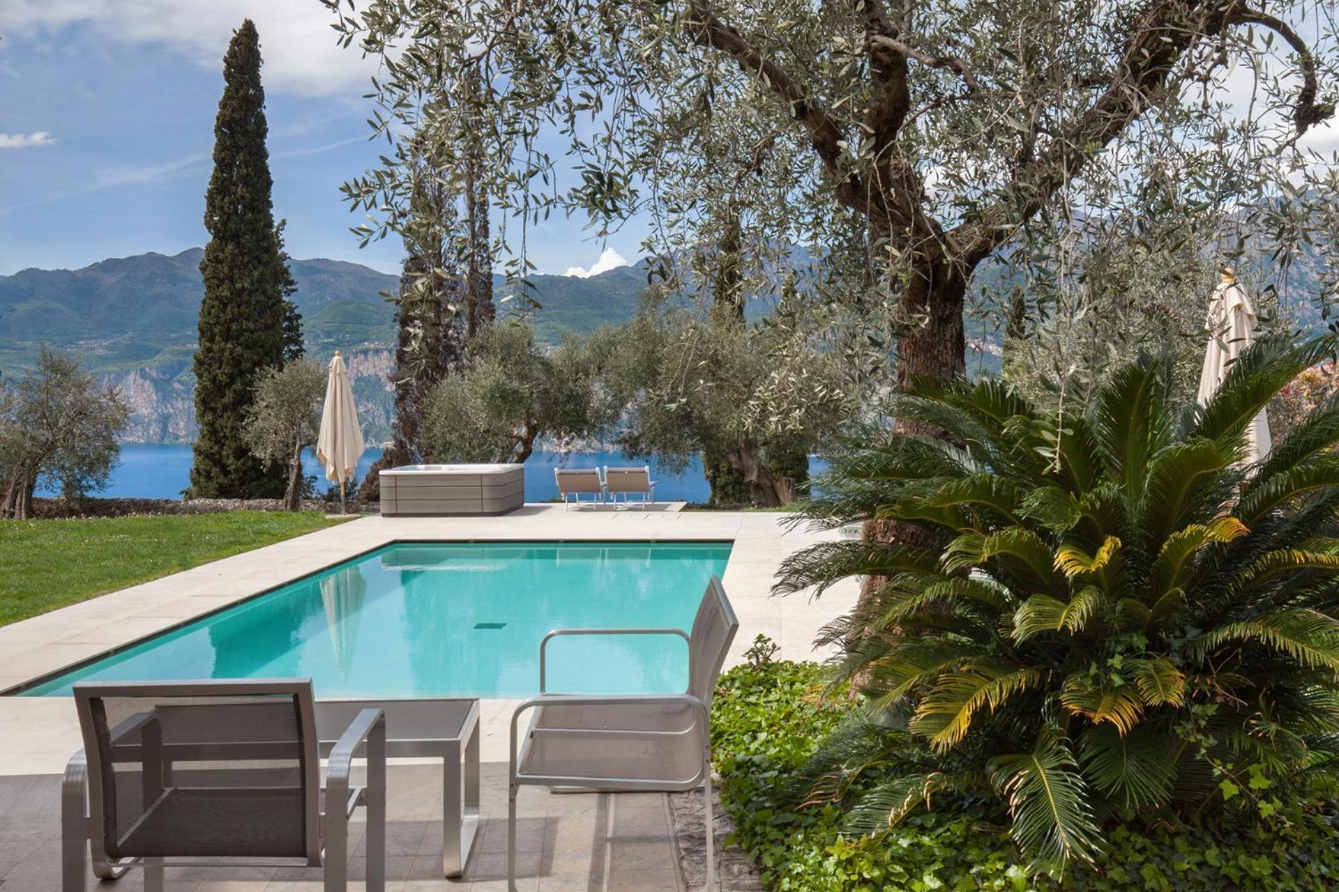 Villa Cipressi-Piscina-Whirpool-Sana Malcesine Esterno foto